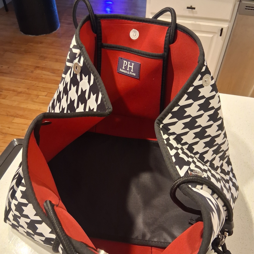 Elegant Houndstooth Tote with Red Interior - Picture 4 of 6